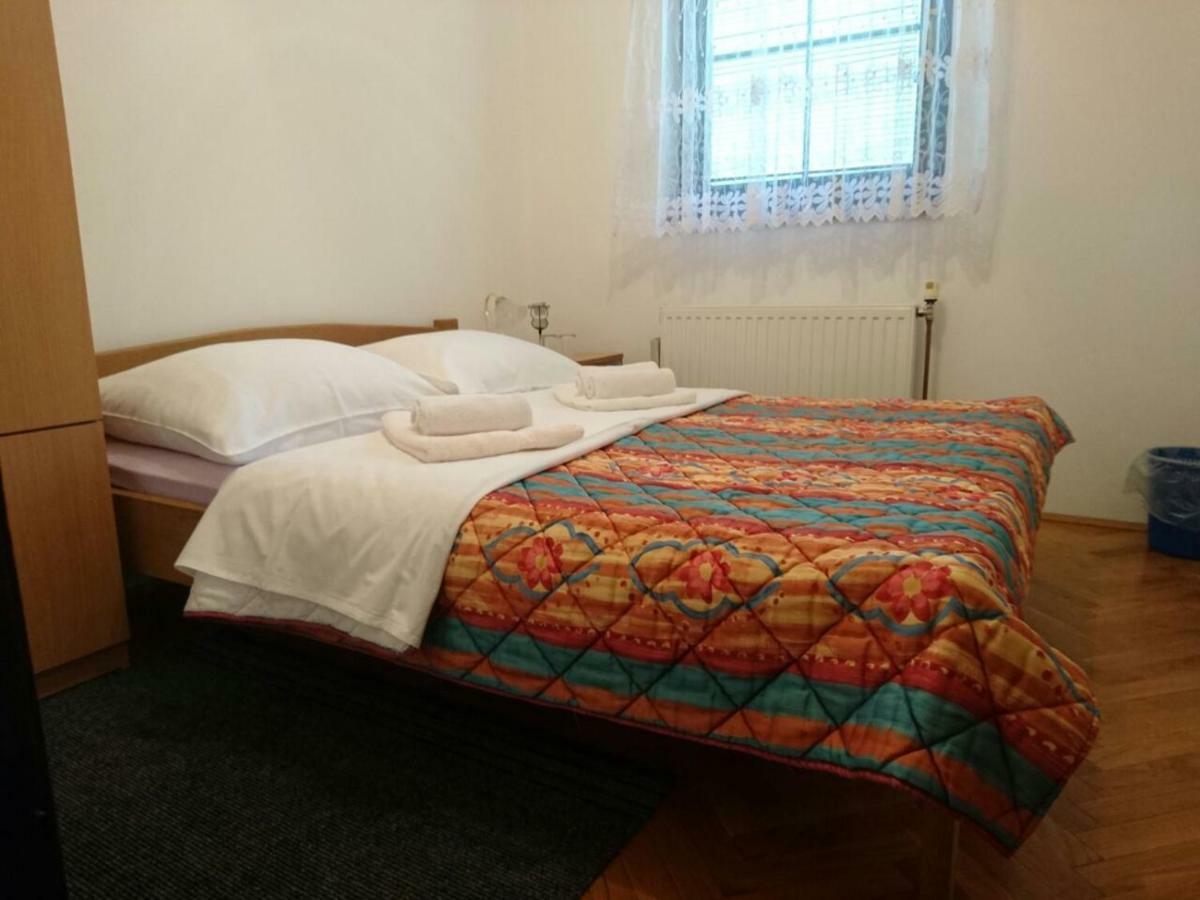 House Marijan Apartman Korana Kültér fotó